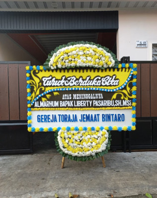 Papan Bunga Duka di Batudaa Pantai