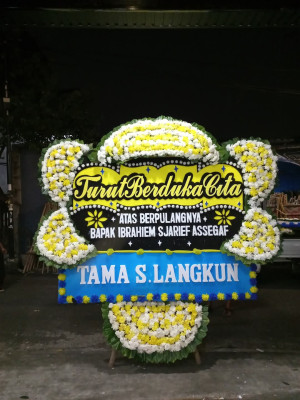 Papan Bunga Duka di Batudaa Pantai