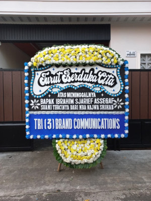 Papan Bunga Duka di Batudaa Pantai